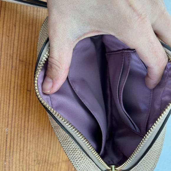 Coach mini bag with gold lining - Picture 4 of 5